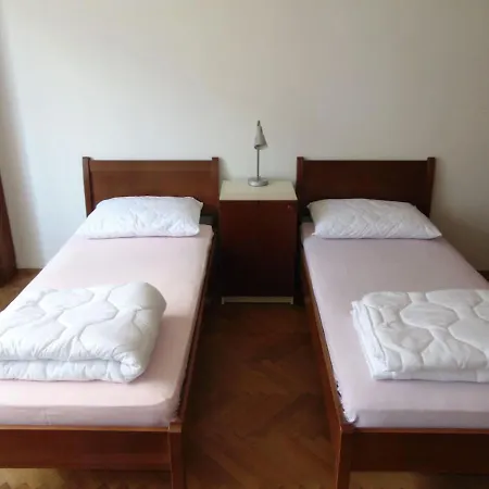 Central 2bedrooms Apt Near Bus/railway Station Appartement *