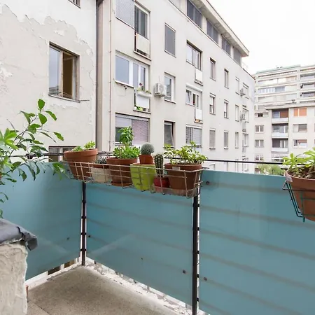 Central 2bedrooms Apt Near Bus/railway Station *